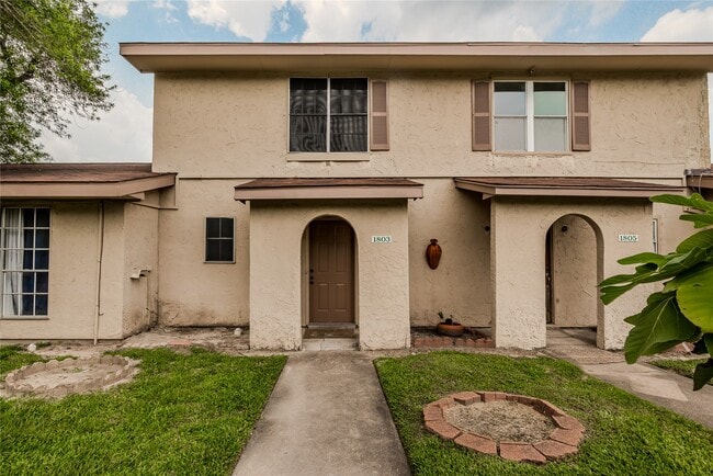 Building Photo - 1803 Country Village Blvd