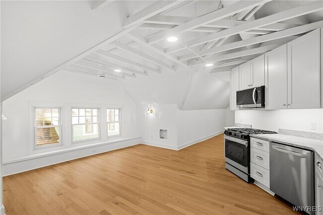 Building Photo - 681 Lafayette Ave