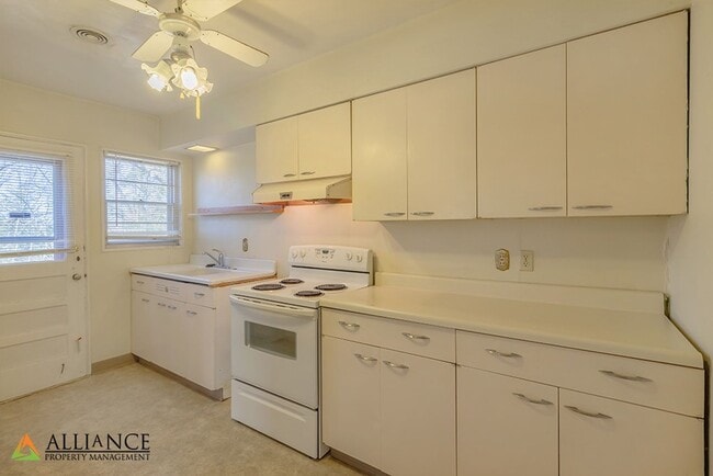 Building Photo - Cute Home Near Anneberg Park!