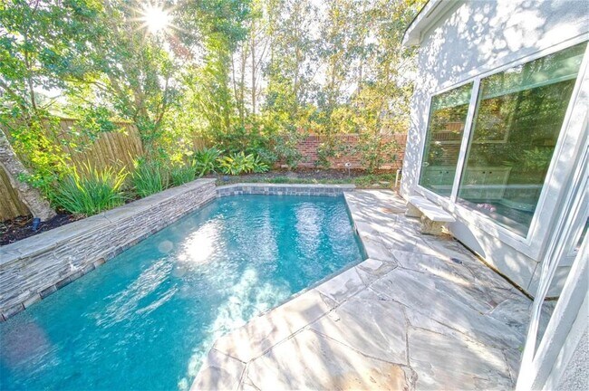 Building Photo - 910 Peachwood Bend Dr