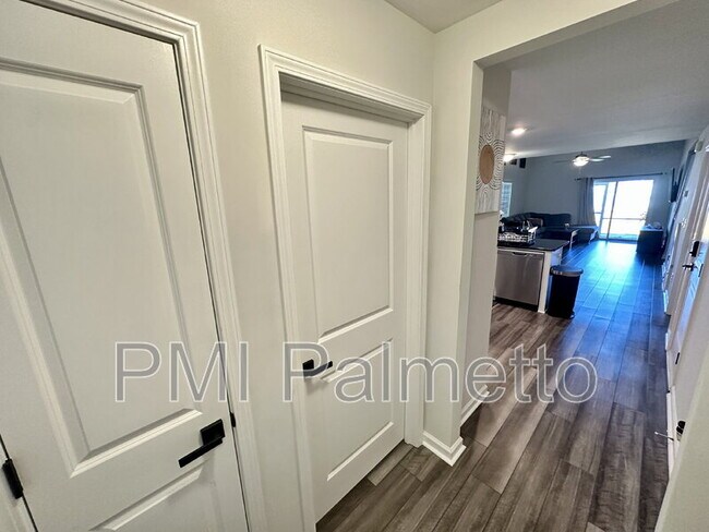 Building Photo - 409 Eclipse Ln