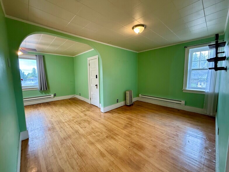 Building Photo - 657 Lake Ave