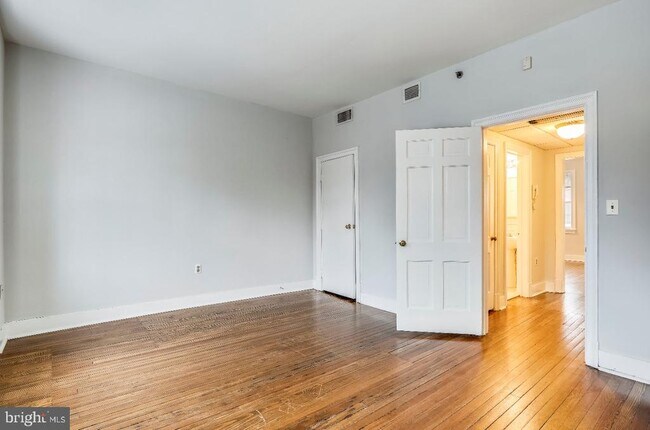 Building Photo - 3039 M St NW