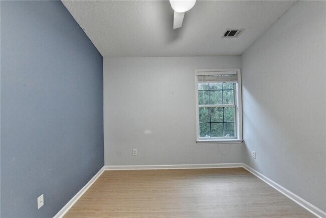 Building Photo - 229 Riverstone Commons Cir