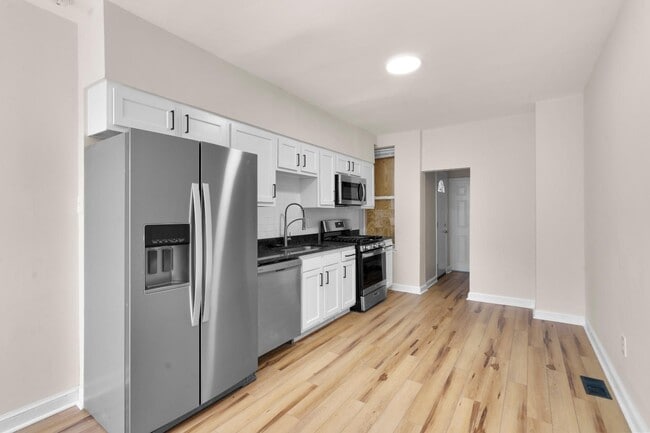 Building Photo - 428 N Patterson Park Ave