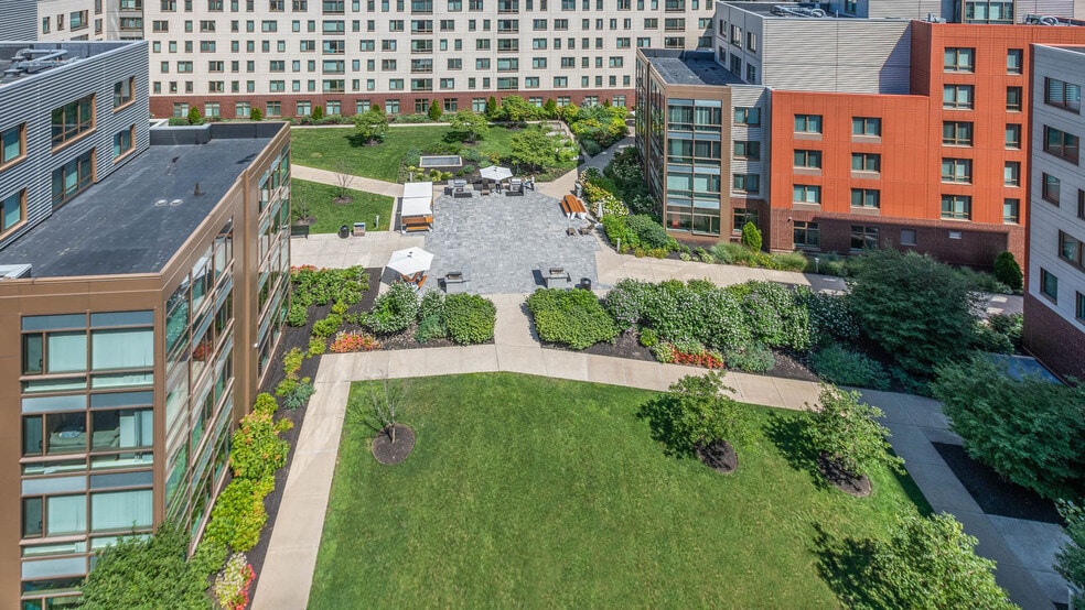 Building Photo - 285 Third Street-SI FL8-ID593