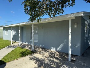 Building Photo - 3 Bedroom/1 Bathroom Single Family Home