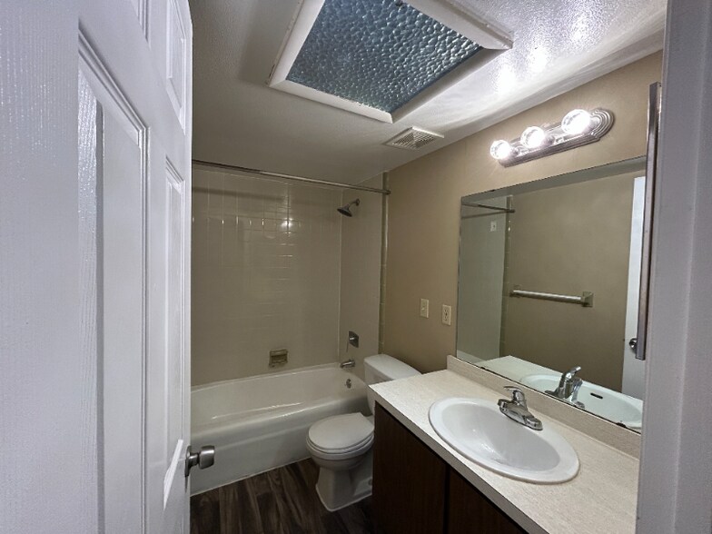 Building Photo - 7089 Balboa Dr
