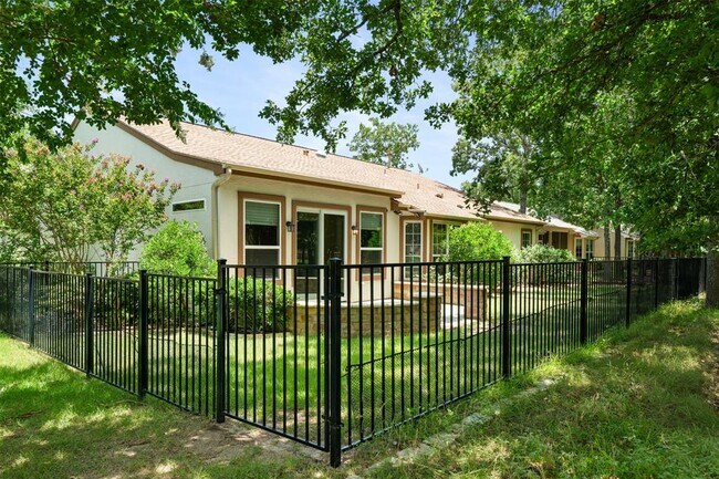 Building Photo - 202 River Rock Dr
