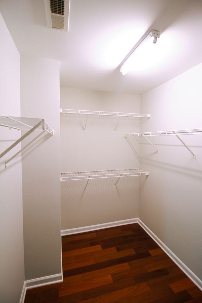 Building Photo - 264 W Bland St