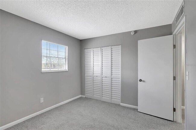 Building Photo - 709 Russell Ln