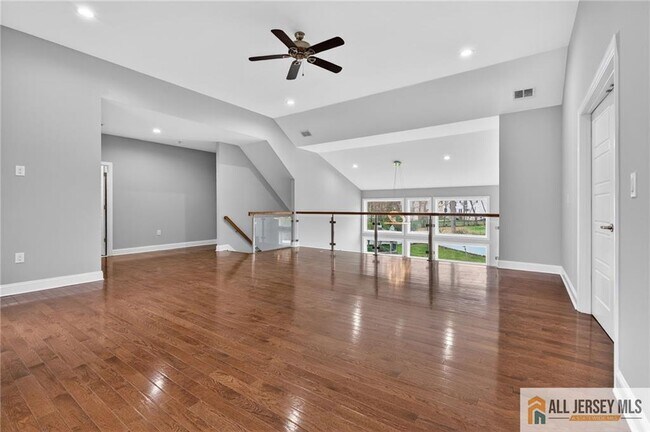 Building Photo - 19 Utica Rd