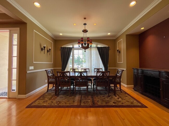 Building Photo - 19077 Oriente Dr