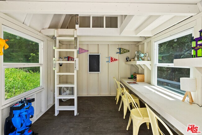 Building Photo - 6 Buckskin Ct