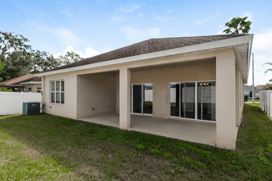 Building Photo - 10644 Shady Preserve Dr