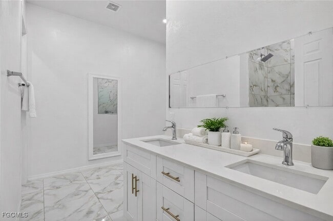 Building Photo - 2513 69th St W