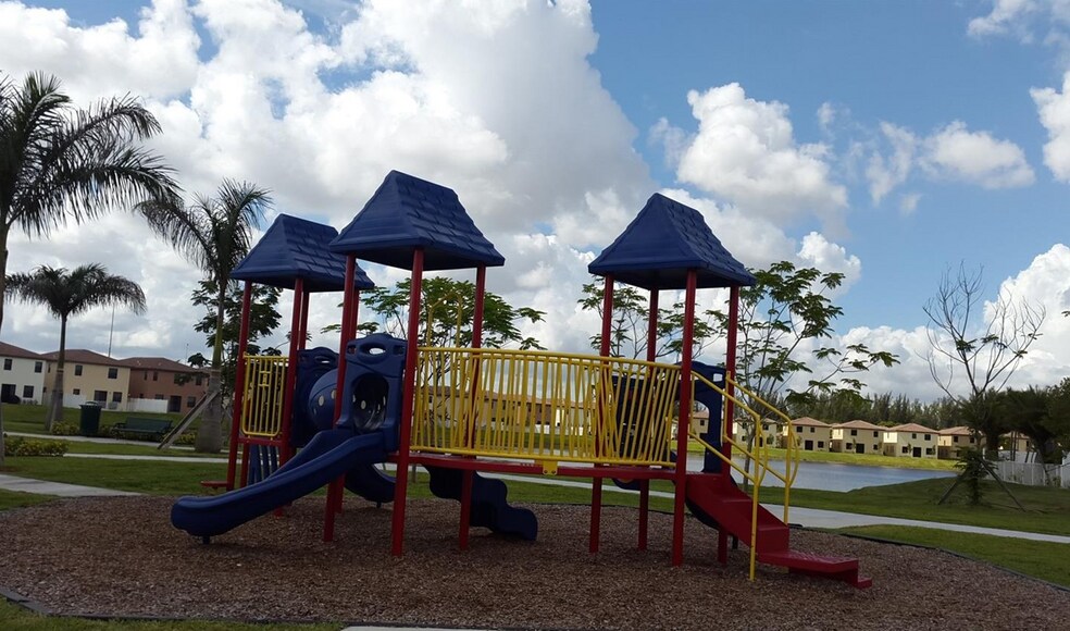 Building Photo - 3370 W 90th St