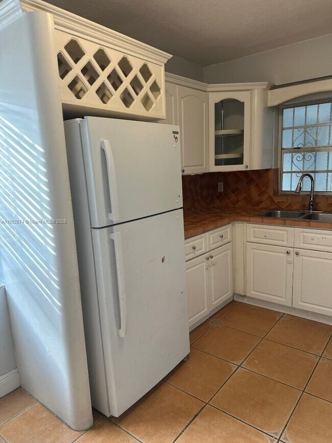 Building Photo - 2225 SW 21st Ter