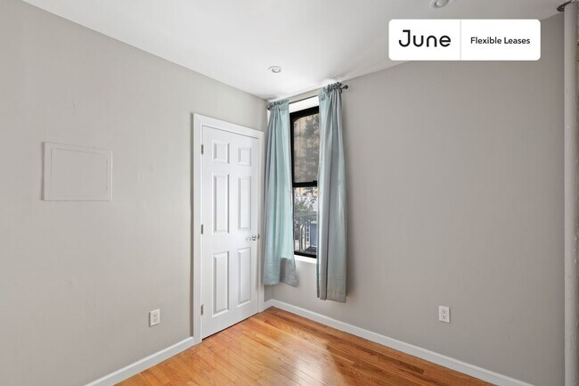 Building Photo - 226 E 7th St