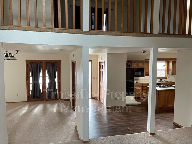 Building Photo - 936 Caribou Dr W