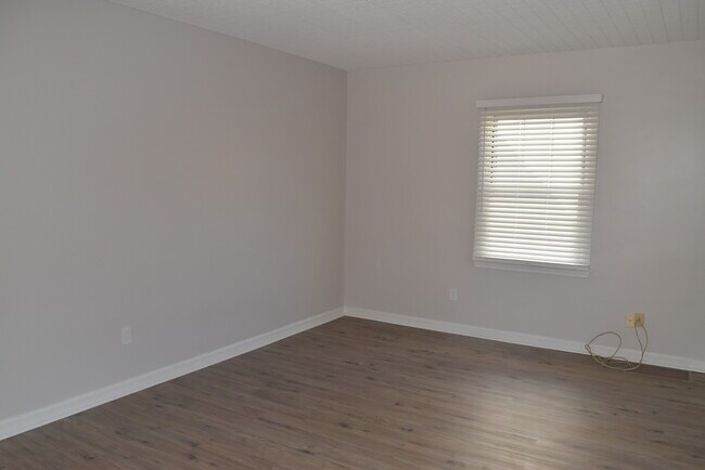 Building Photo - 1313 Bursal Ave