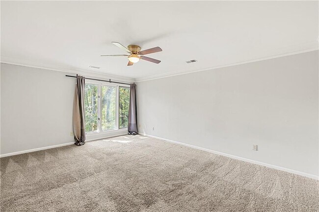 Building Photo - 302 S River Farm Dr