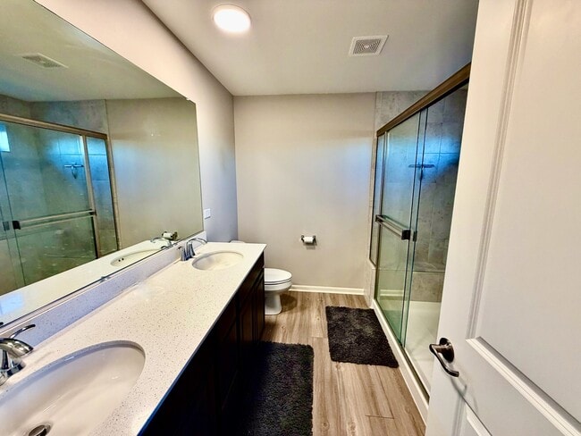 Building Photo - 1327 Draper Rd