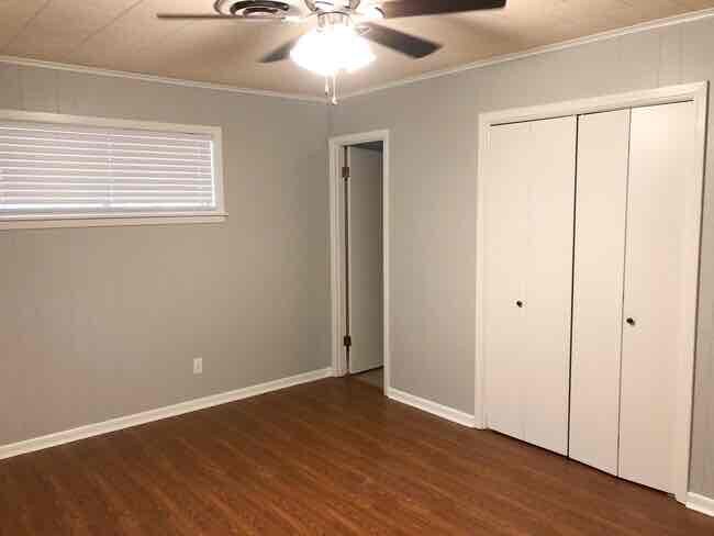 Building Photo - 521 Meadow Ln
