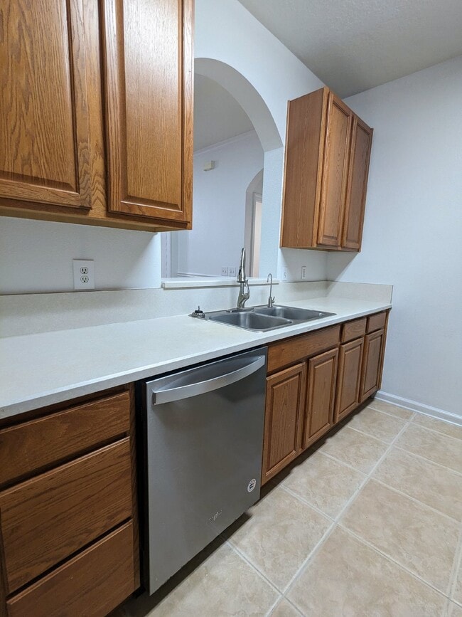 Building Photo - "Beautiful Move-In Ready 3/2 Condo near Town Center & UNF - Move In Today & $500 Off February Rent!"