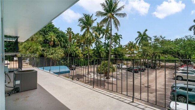 Building Photo - 2539 S Bayshore Dr