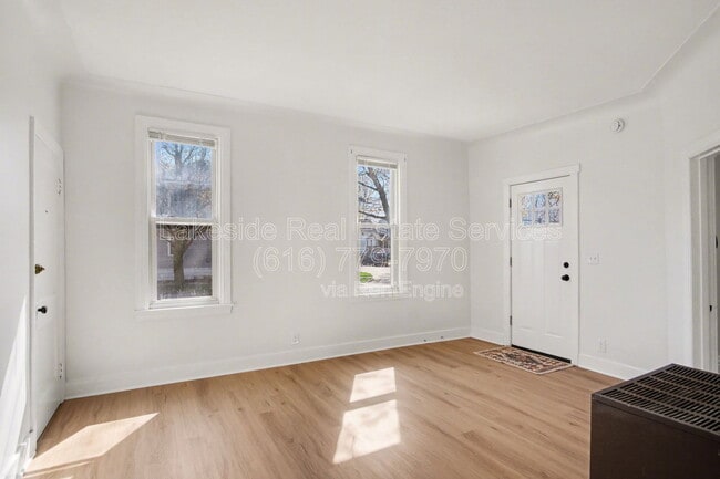 Building Photo - 1101 Dayton St SW