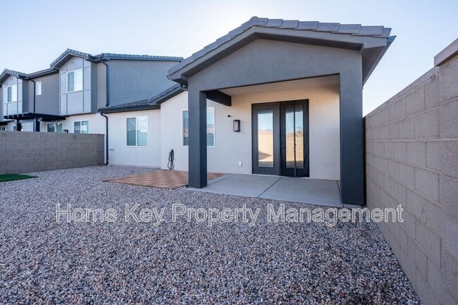Building Photo - 3915 Razor Dr