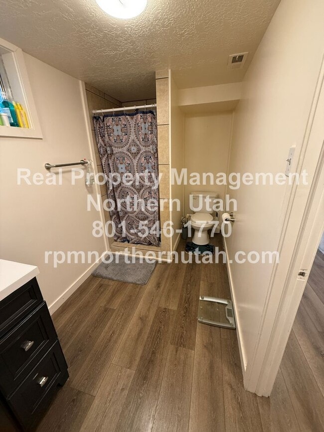Building Photo - Lovely 4 Bedroom  2 Bath House Available i...