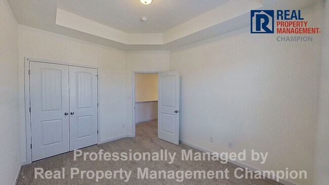 Building Photo - Spacious Home with Fenced Back Yard Convenient to Camp Lejeune