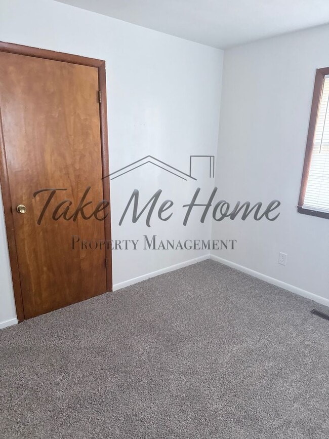 Building Photo - Charming 2-Bed, 1-Bath Home for Rent in All-Brick Fourplex