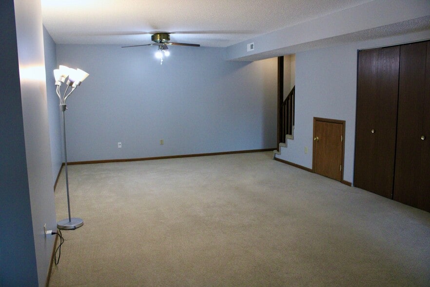 Spacious Walkout Finished Basement - 10523 Briston Ct