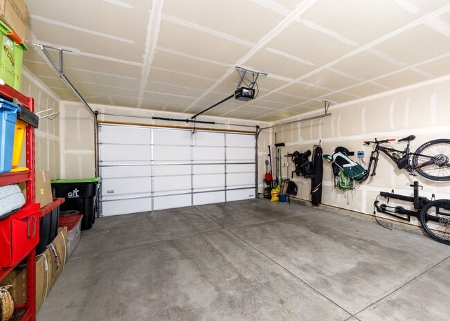 Building Photo - Luxury Ranch-Style Home for Rent | Wolf Ranch | D20 Schools | Pikes Peak Views