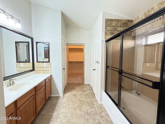 Building Photo - 605 E Nancy Ave