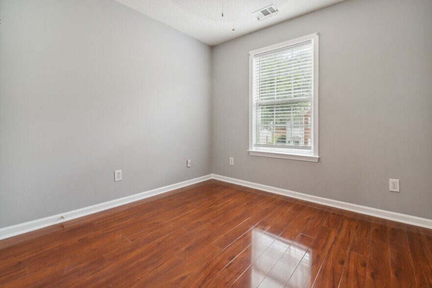 Building Photo - 4084 Howell Park Rd