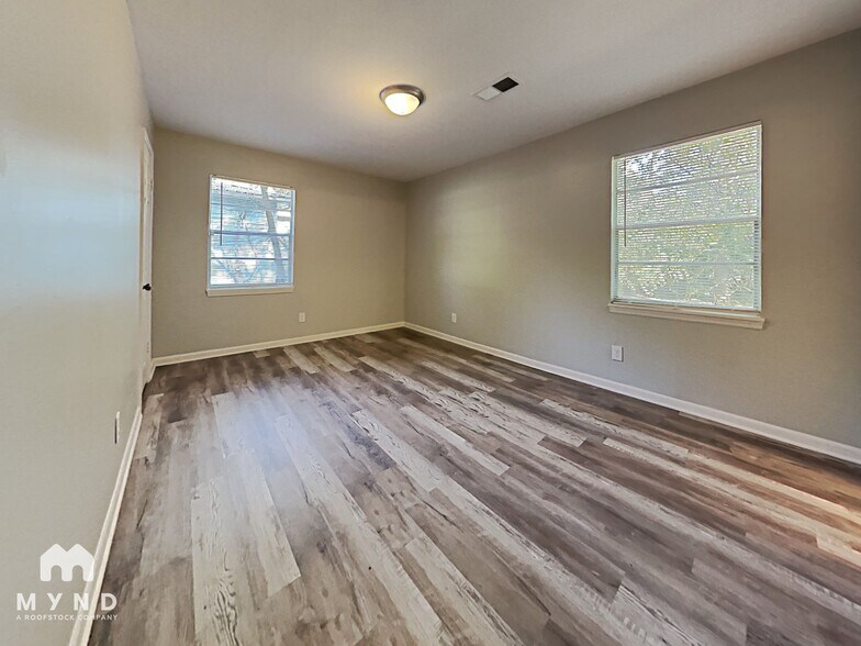 Building Photo - 921 27th Ave N