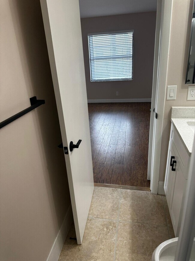 Building Photo - 7221 Golf Colony Ct