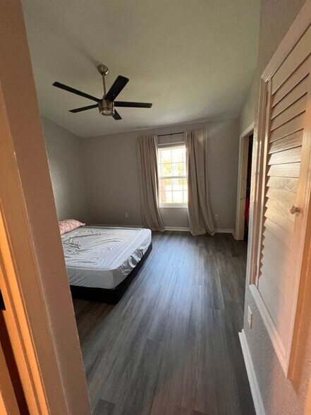 Building Photo - 16543 Lake Brigadoon Cir