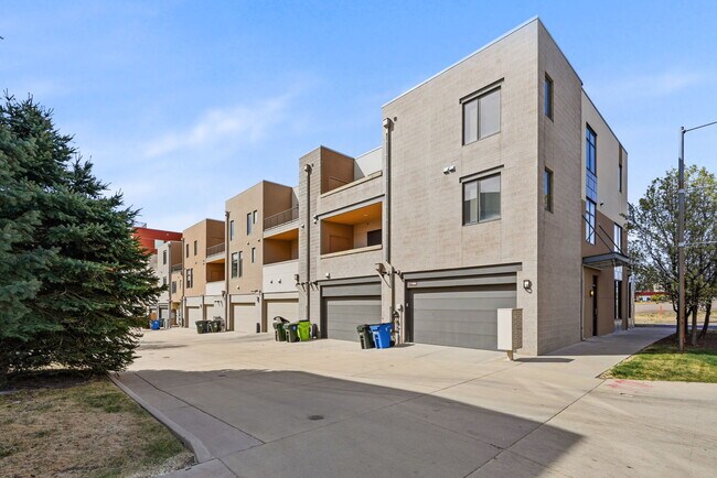 Building Photo - 11582 Colony Row