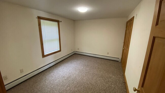 Building Photo - University Student Rental available for th...