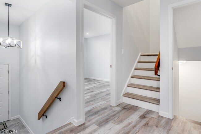 Building Photo - 111 Patriots Rd