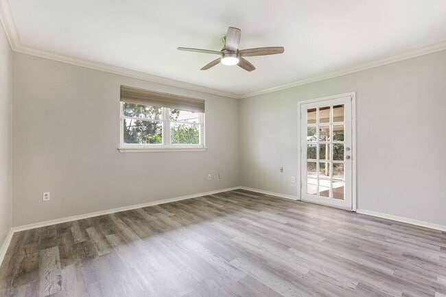 Building Photo - Back on the market! Better Price! Newly Re...