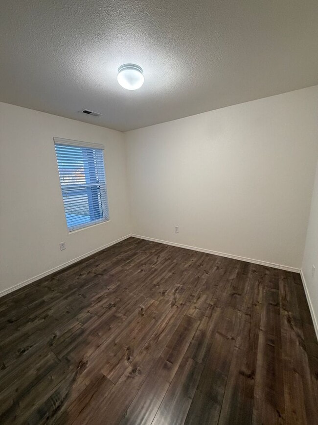 Building Photo - 1636 E Truman Dr