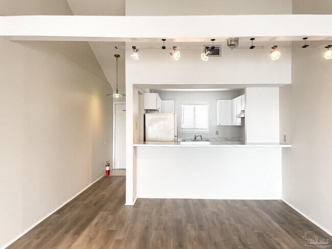 Building Photo - 14100 River Rd