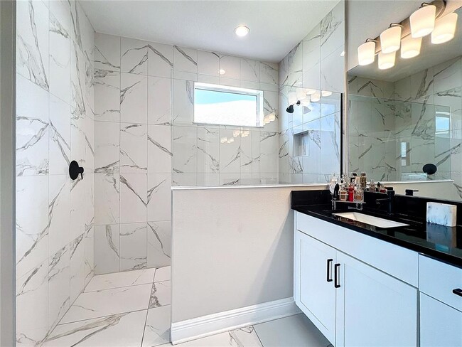 Building Photo - 5559 Trevesta Pl