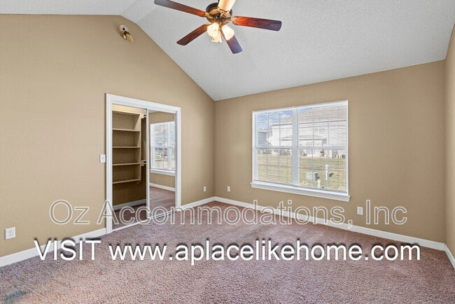 Building Photo - 803 SW Imperial Ln